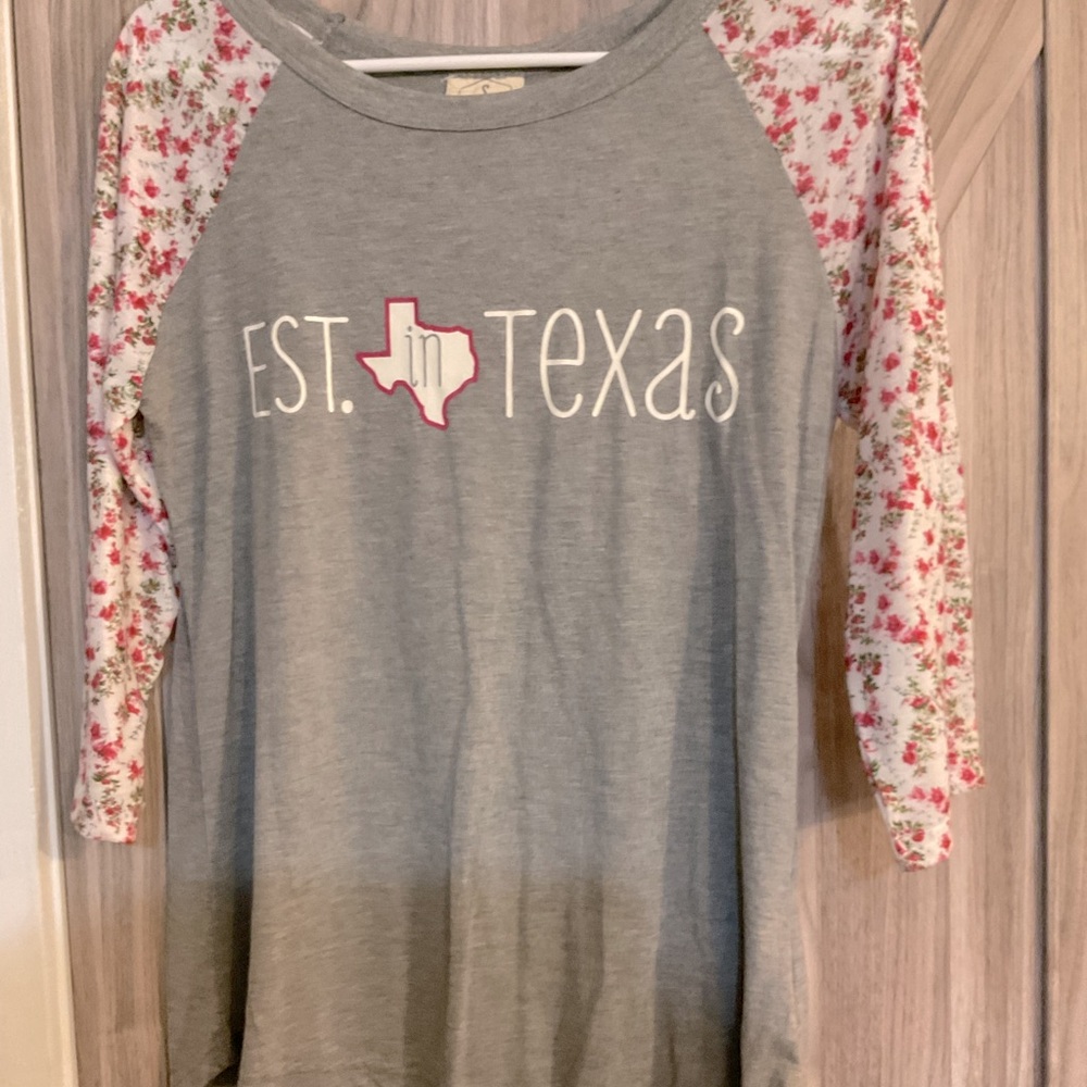 Southern Grace Gray Floral Sleeve Top